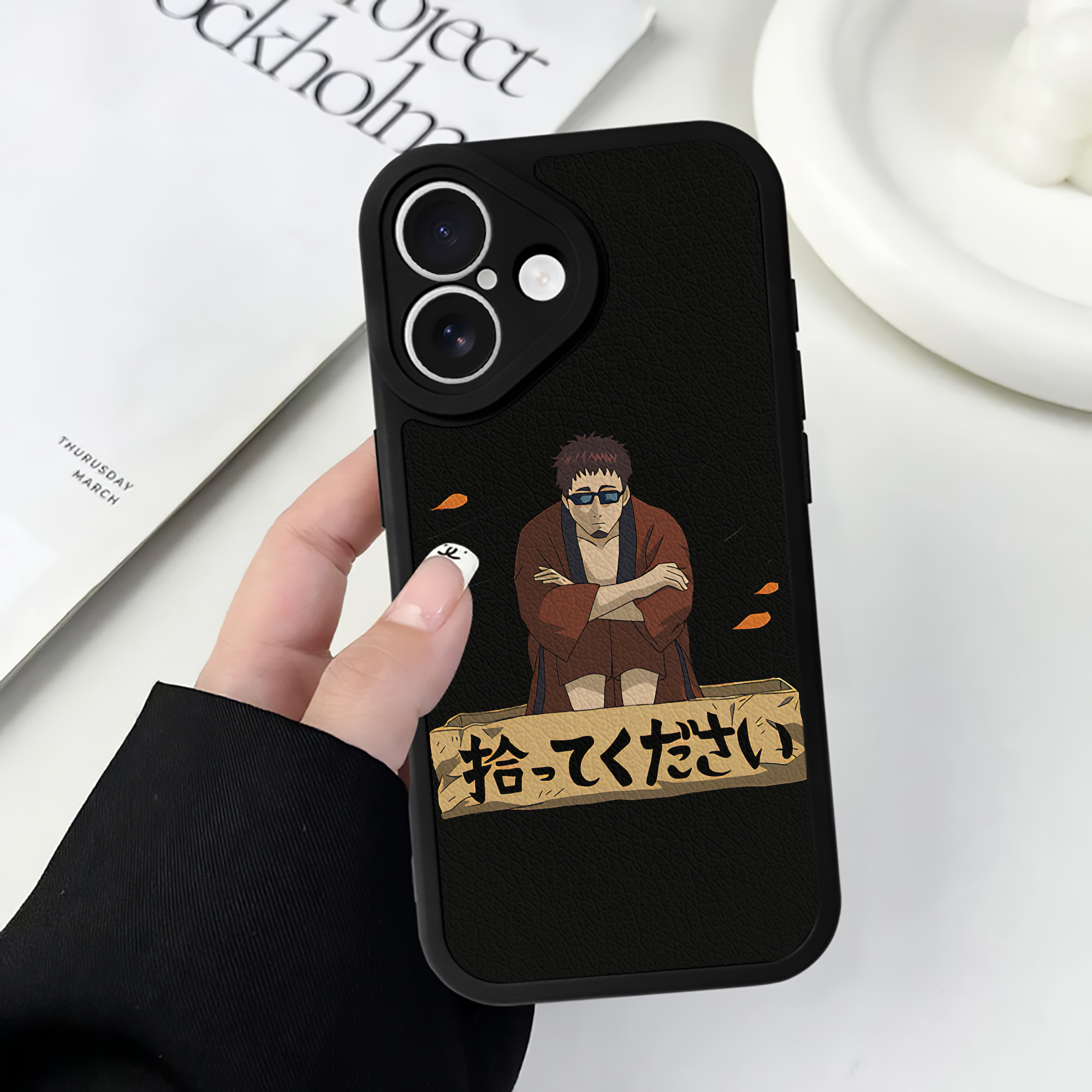 （画像用） ぎんたま 坂田銀時（さかたぎんとき） 神楽 志村新八（しむら しんぱち） GINTAMA Sakata Gintoki Kagura Shimura Shinpachi 【iPhone 16シリーズ対応】シリコンスマホケース（レザー調） 材質：シリコン